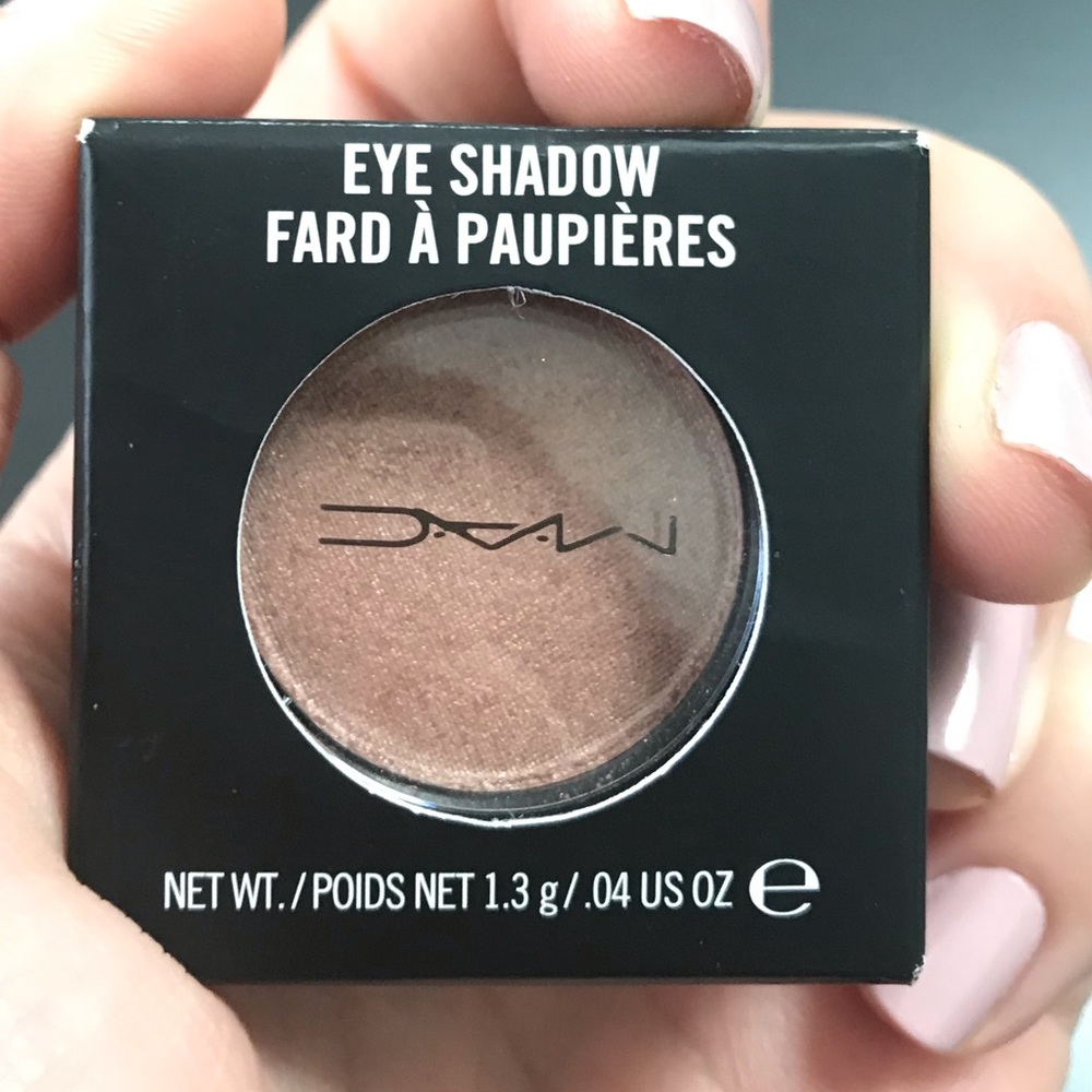 MAC ✨All That Glitters✨ Veluxe Pearl Eyeshadow